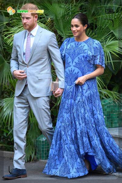 Меган Маркл, которая недавно вошла в королевскую семью и родила замечательного мальчика показала как стильно можно выглядеть в длинном свободном платье.